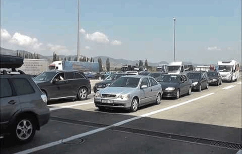 KILOMETARSKE KOLONE NA GRANICAMA: Čeka se satima! Ovde su najveće gužve